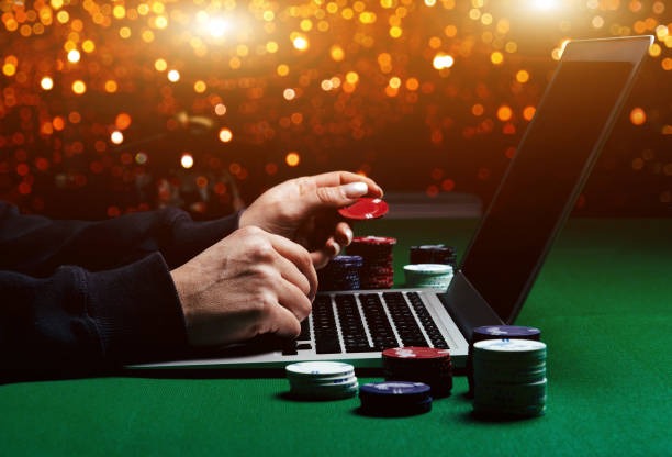 Poker Indonesia game interface on honda 4d showing hand rankings, betting rounds, and player positions
